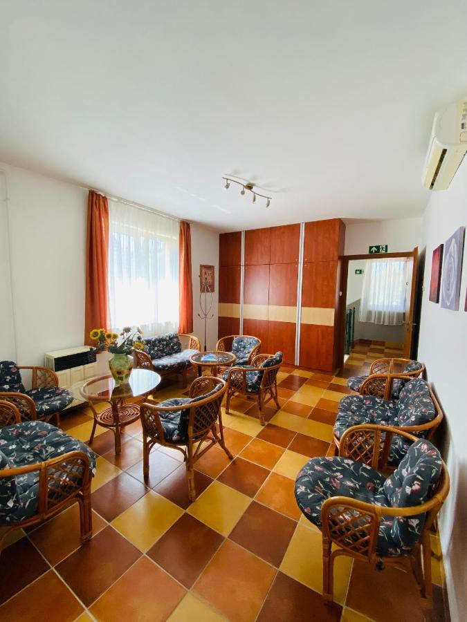 Gabi Lux Apartman Apartamento Hajdúszoboszló Exterior foto