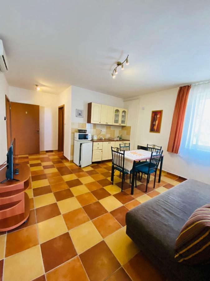 Gabi Lux Apartman Apartamento Hajdúszoboszló Exterior foto