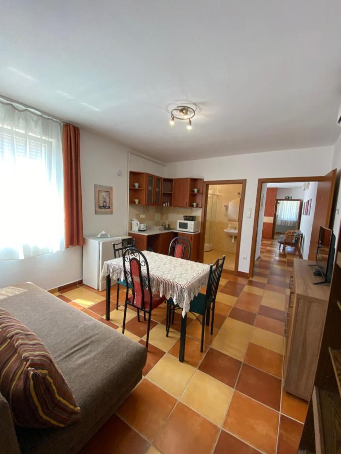 Gabi Lux Apartman Apartamento Hajdúszoboszló Exterior foto